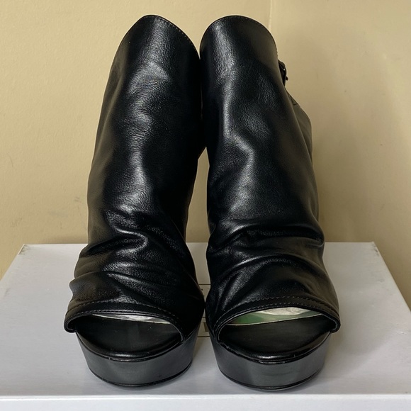 Steve Madden Black Leather Heels - Picture 2 of 8